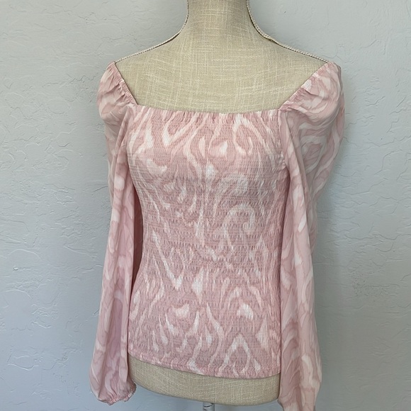 NEW HALOGEN Variegated Smocked Long
Puff Sleeve Blouse in Pink/White - Size XS - Picture 2 of 9